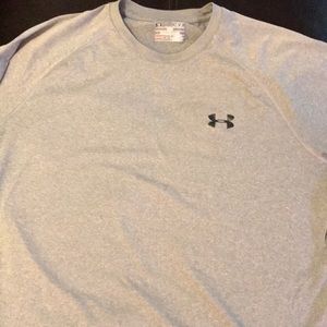 Men’s size medium under armour short sleeve shirt